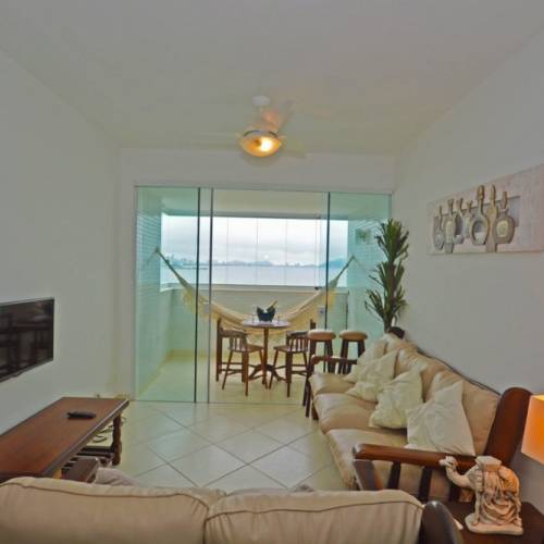 Amplo Apartamento com linda vista para o mar
