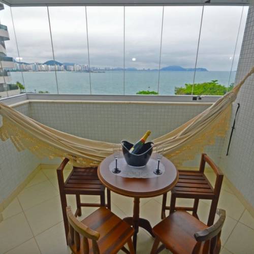 Amplo Apartamento com linda vista para o mar