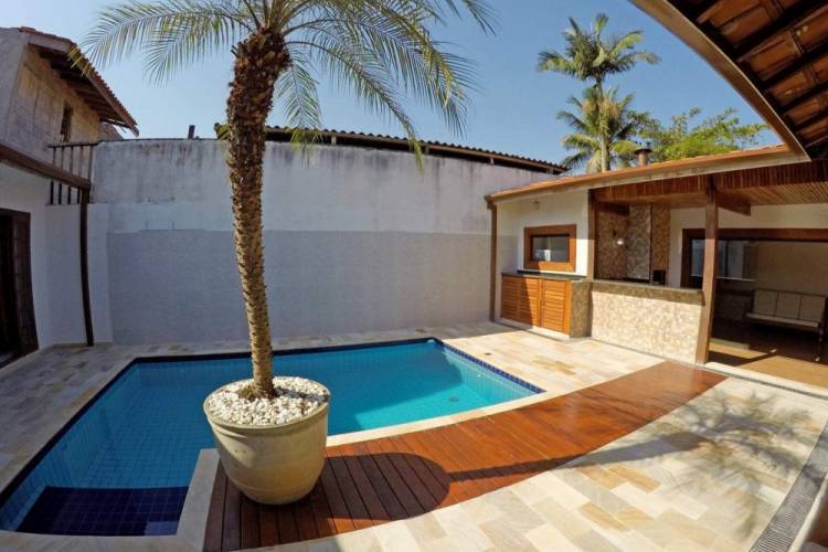 Casa com 02 quartos proximo ao mar